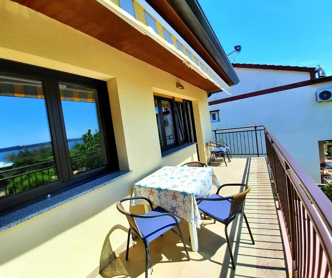 Holiday Erna - Apartments Cherry & Blue Novigrad Istria